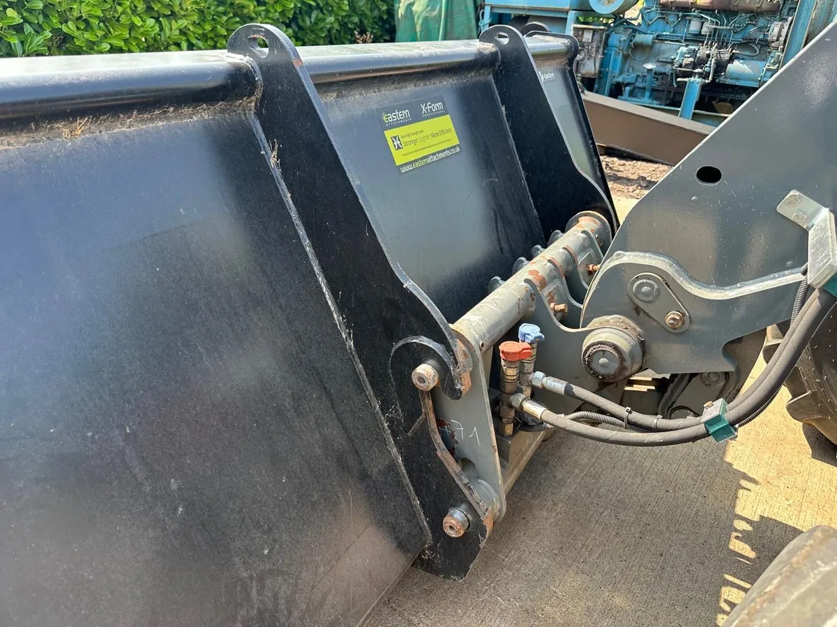 Kramer Headstock - Image 1