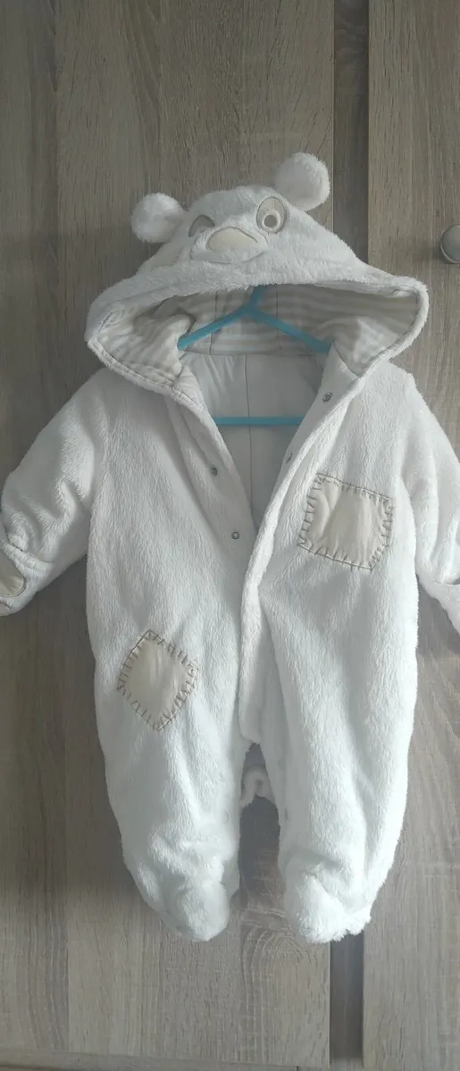 0/3 baby suit like new - Image 1