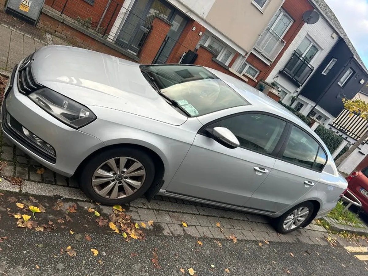 2012 Volkswagen Passat - Image 2