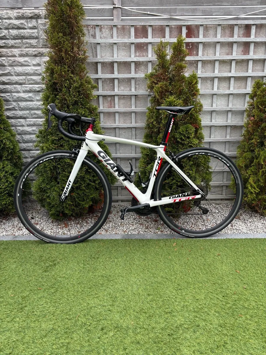 Giant TCR Composite Carbon Road Bike - Image 1