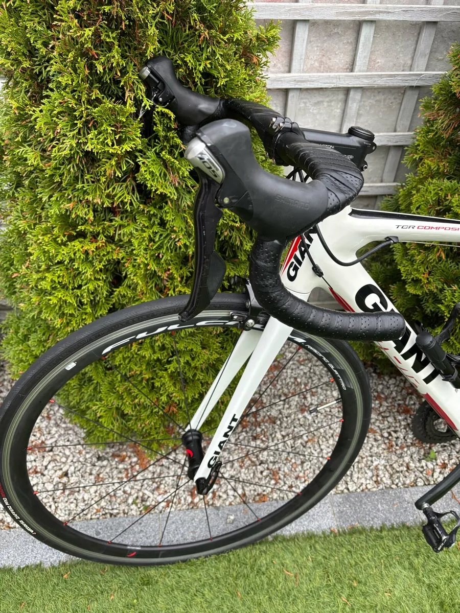 Giant TCR Composite Carbon Road Bike - Image 4