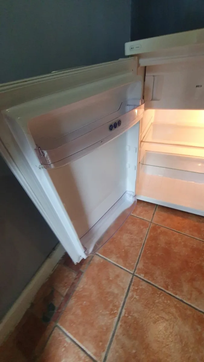 Small fridge freezer - Image 4
