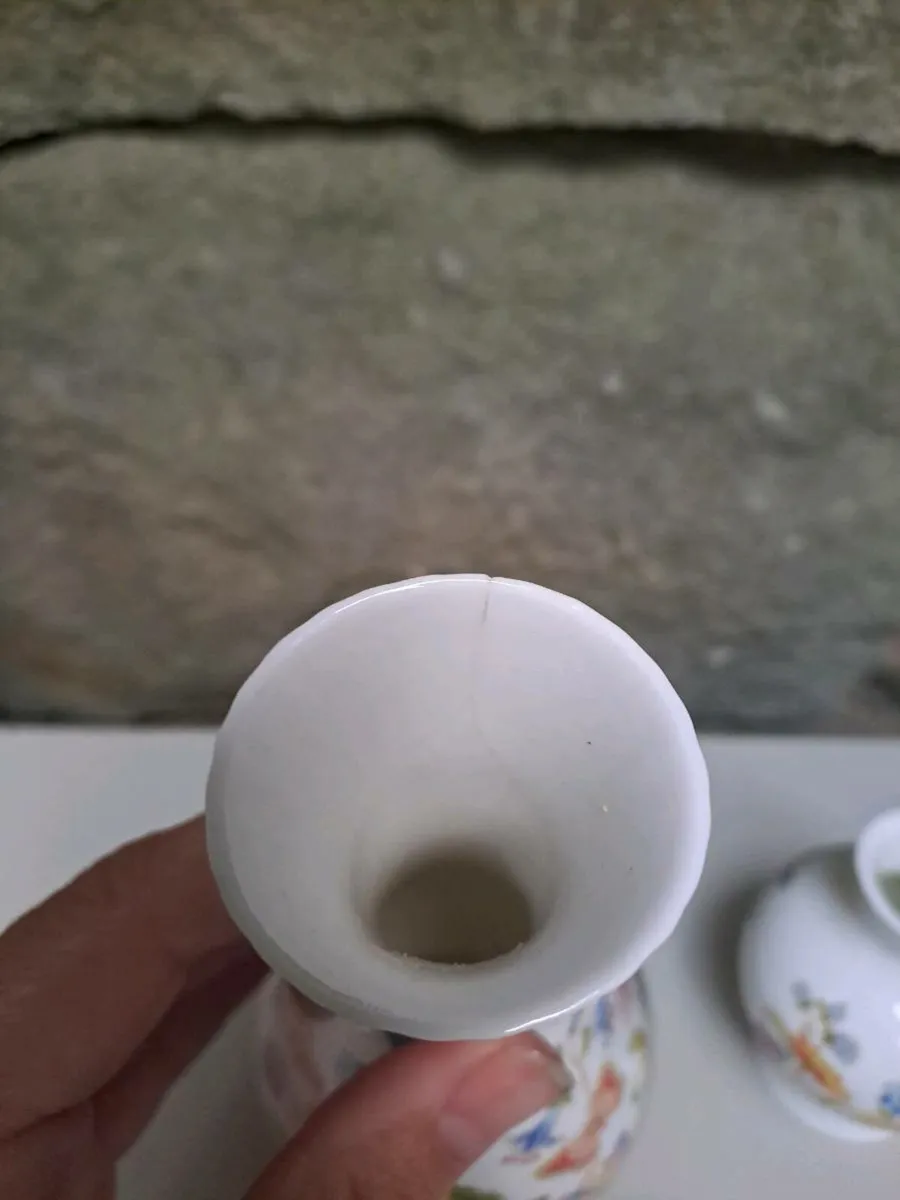 Free Aynsley Cottage flower vases - Image 2