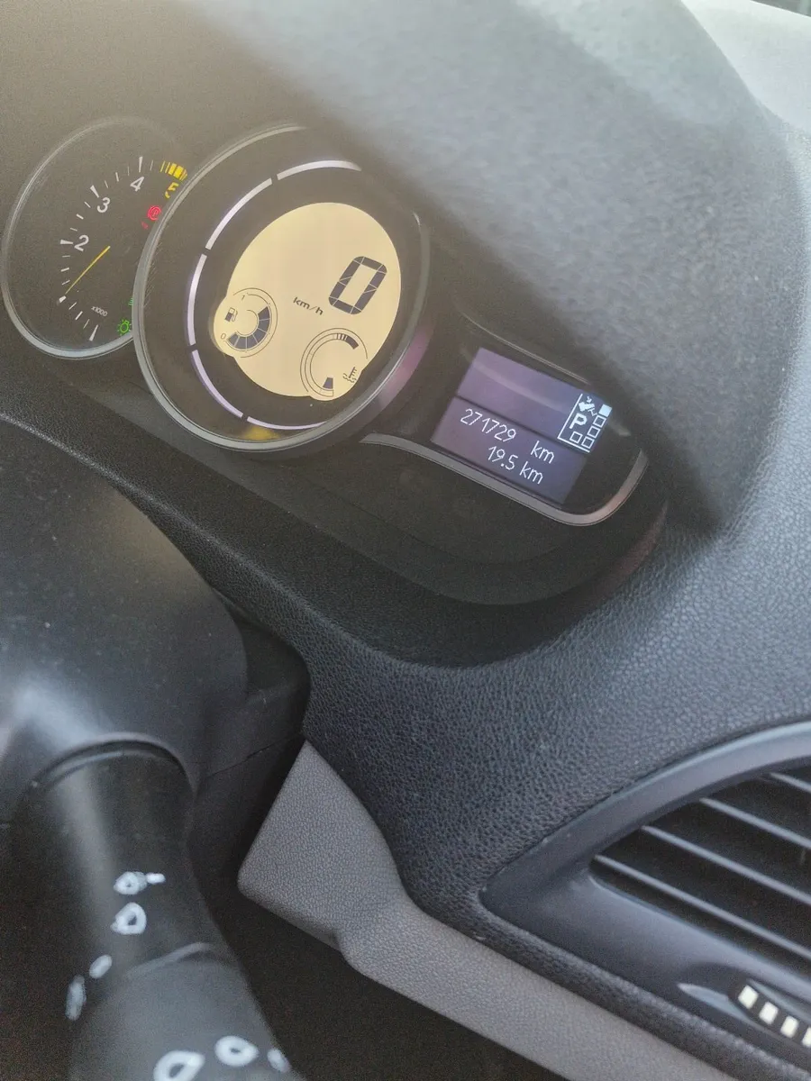 Renault Fluence 2012 - Image 4