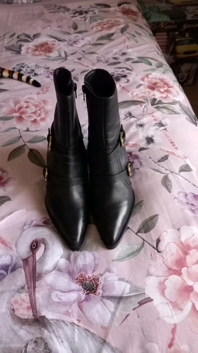 Ladies boots - Image 1