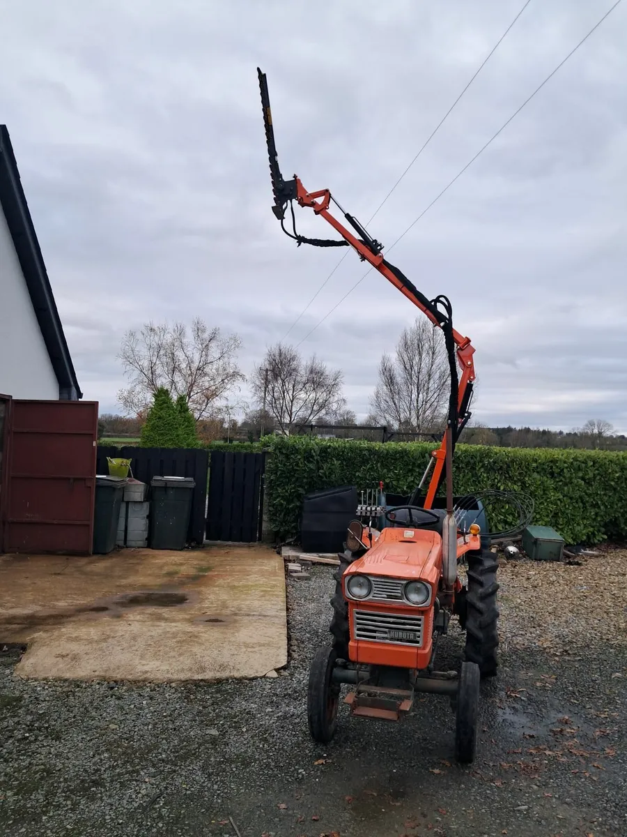 Hedge cutter with compact tractor - Image 3