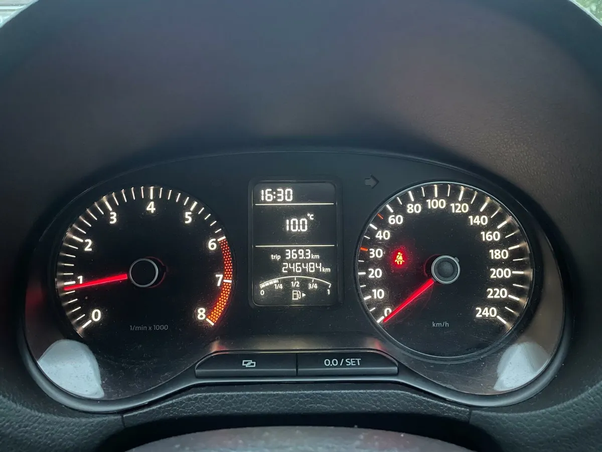 VOLKSWAGON POLO - Image 2