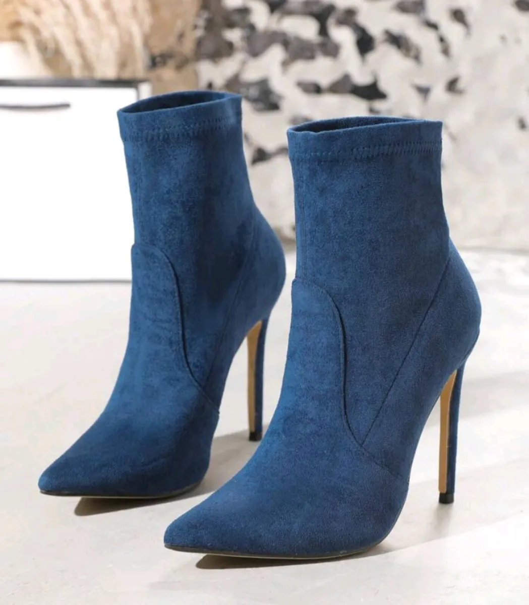 Boots size UK 2 - Image 1