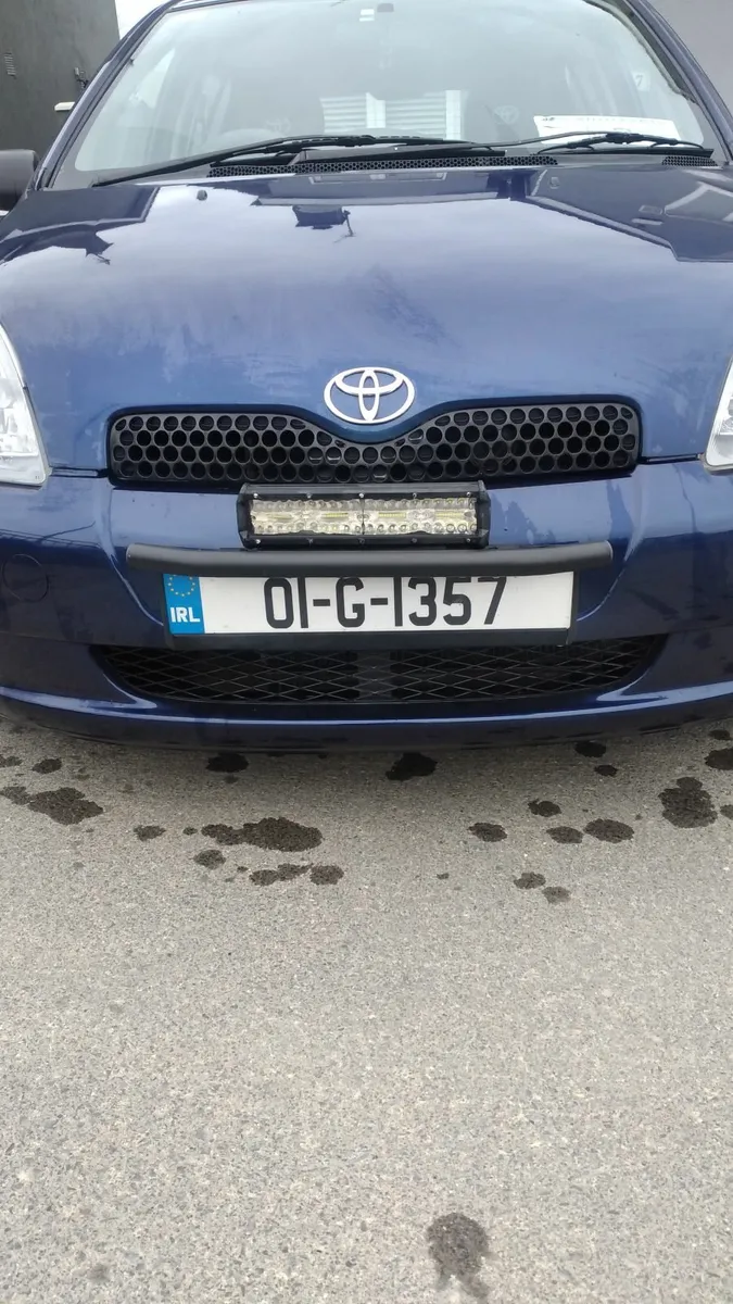 Beautiful Clean Toyota Yaris 2001 - Image 2