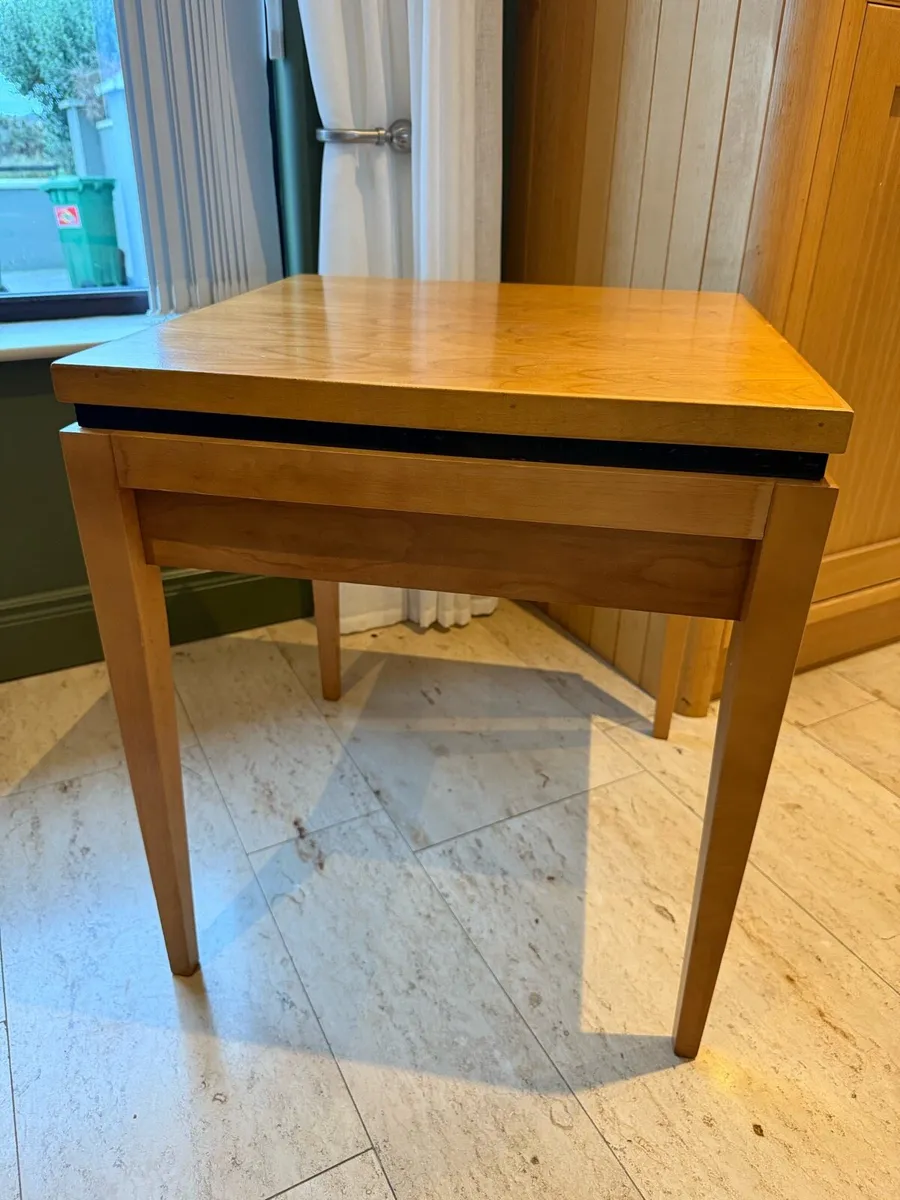 Pair of oak veneer mid century style side tables - Image 1