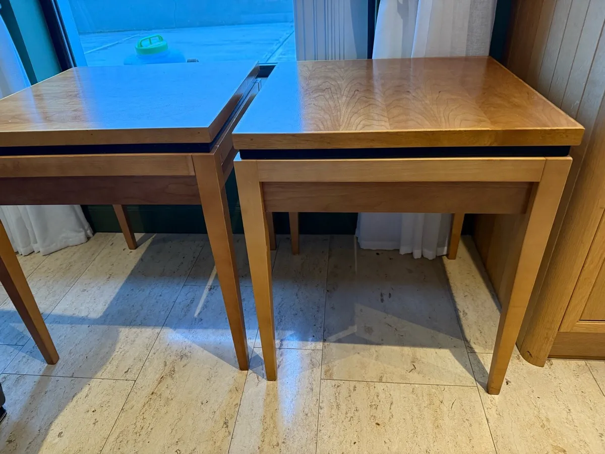 Pair of oak veneer mid century style side tables - Image 4