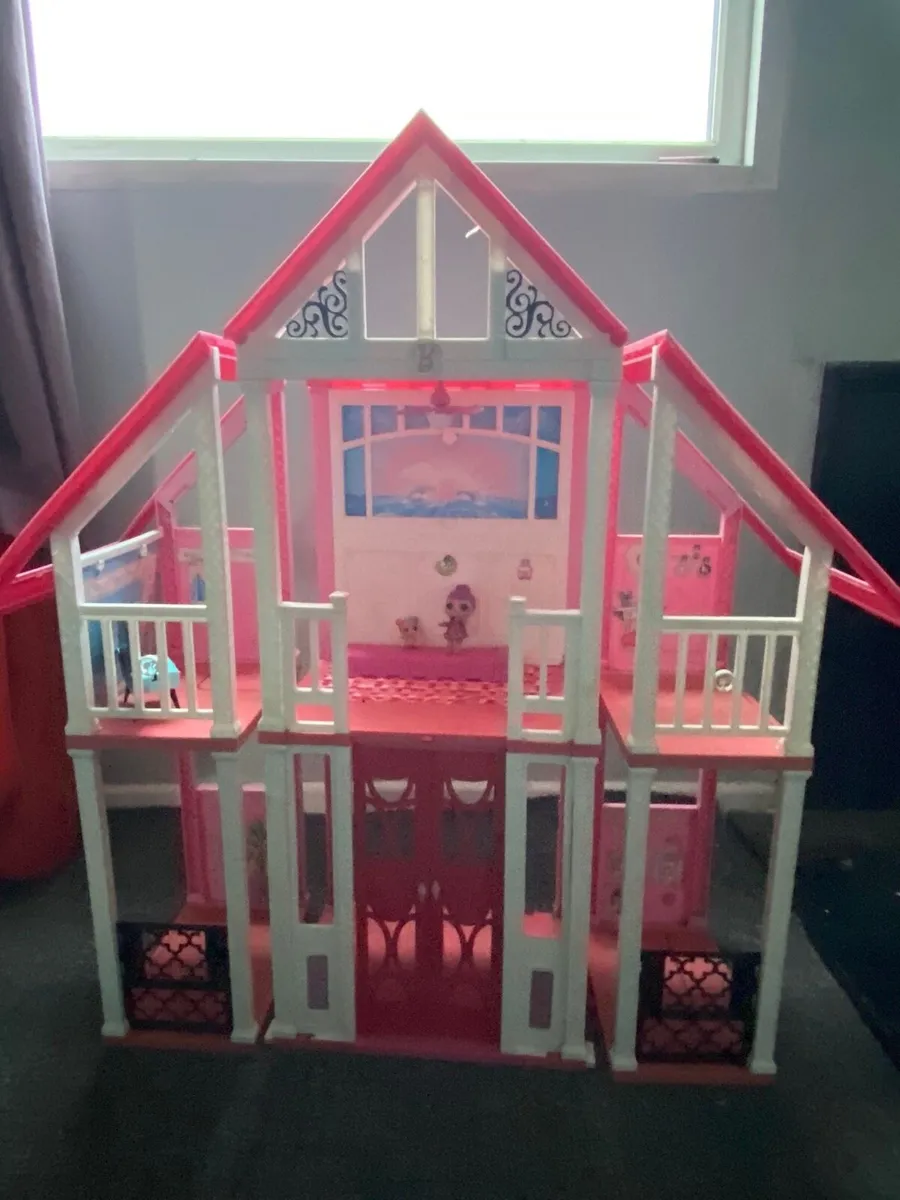 Barbie Doll House - Image 1