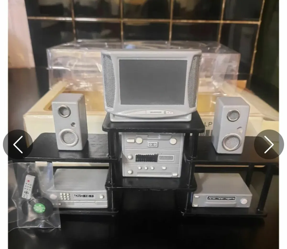 Dolls house furniture and accessories - Image 2