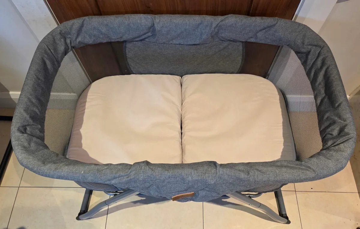 Baby Elegance Kangu Foldable Crib (used- like new) - Image 2