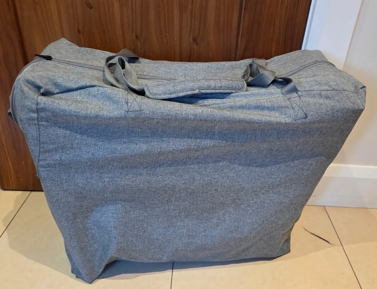 Baby Elegance Kangu Foldable Crib (used- like new) - Image 3