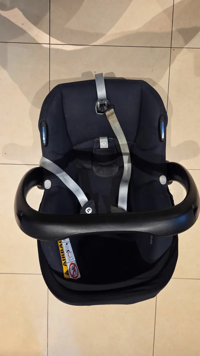 Uppababy Cruz & Maxi Cosi Car Seat (+base+adapter) - Image 3