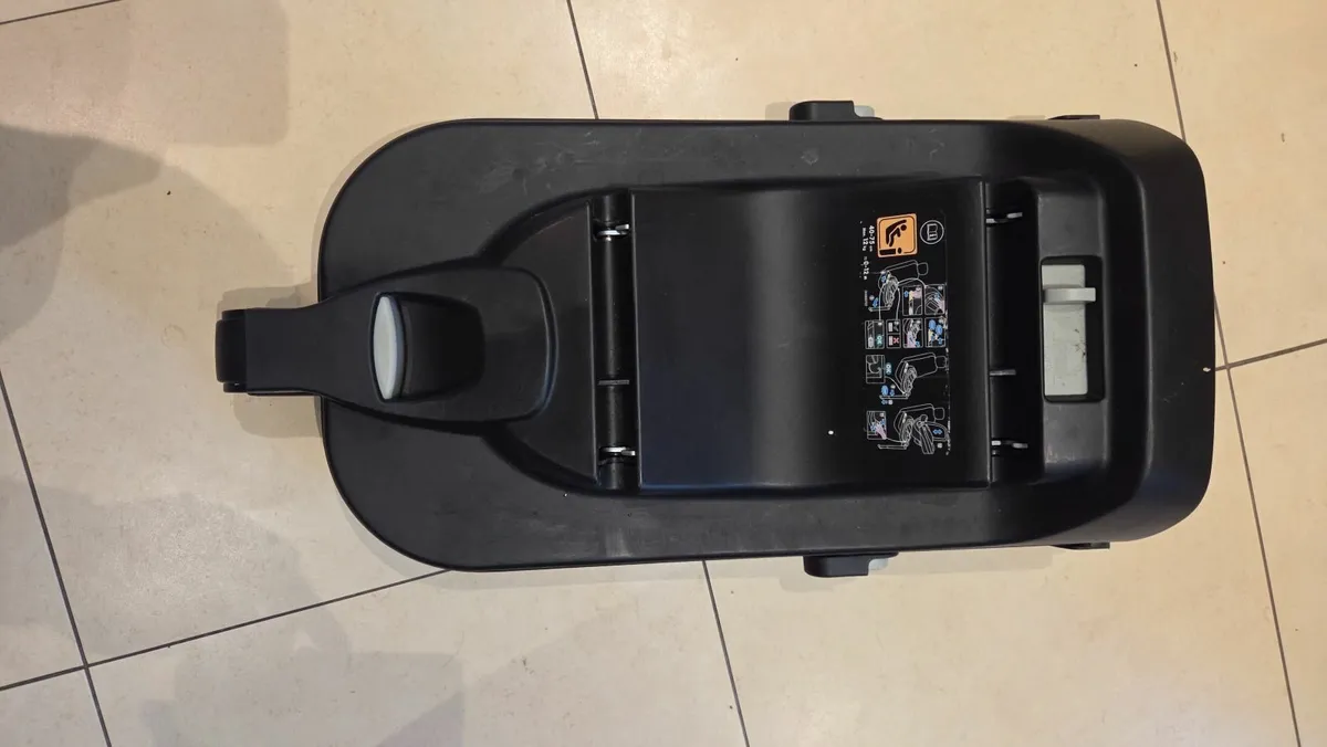 Uppababy Cruz & Maxi Cosi Car Seat (+base+adapter) - Image 4