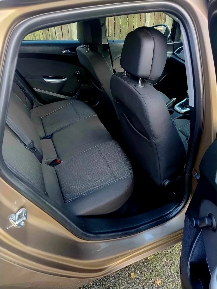 Opel Astra 2014 - Image 4