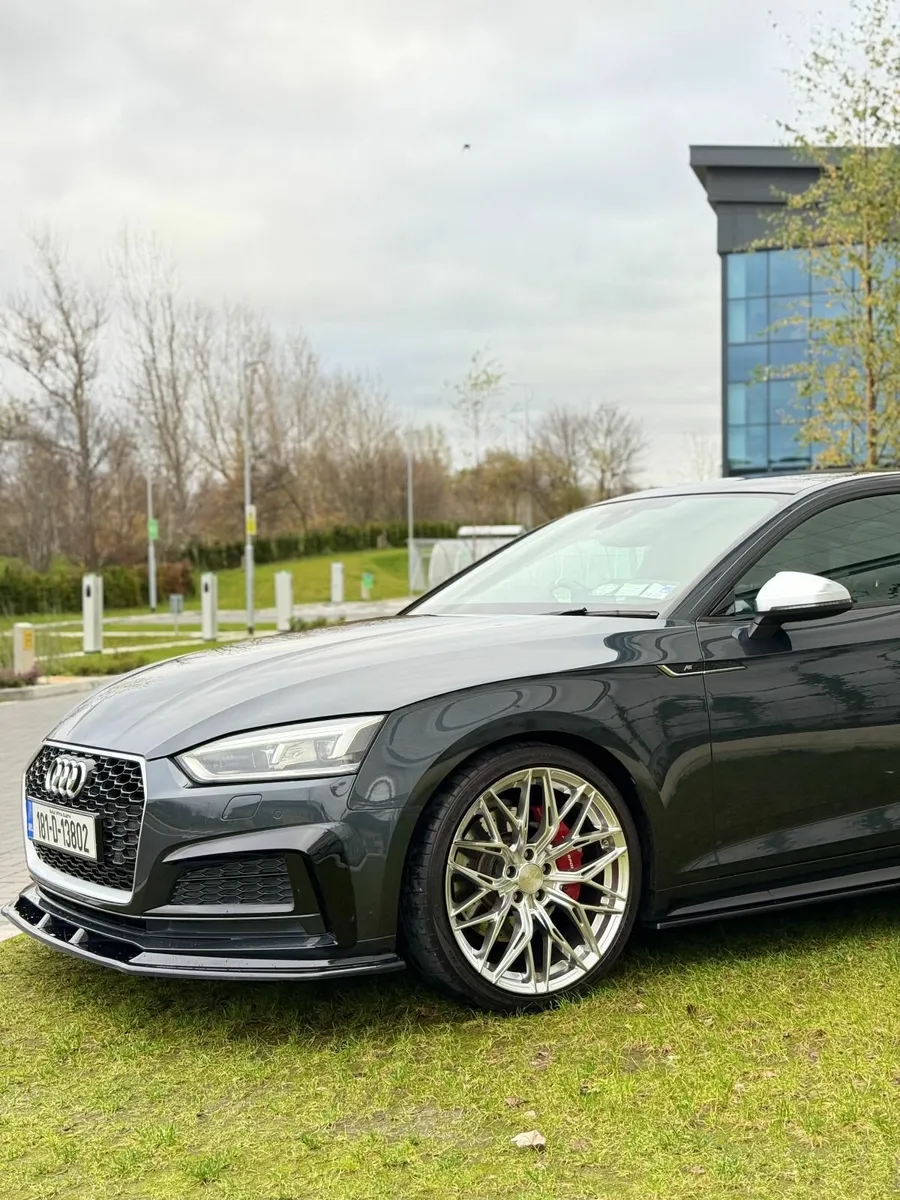 Audi A5 2018 45tfsi Quattro Black Edition - Image 3