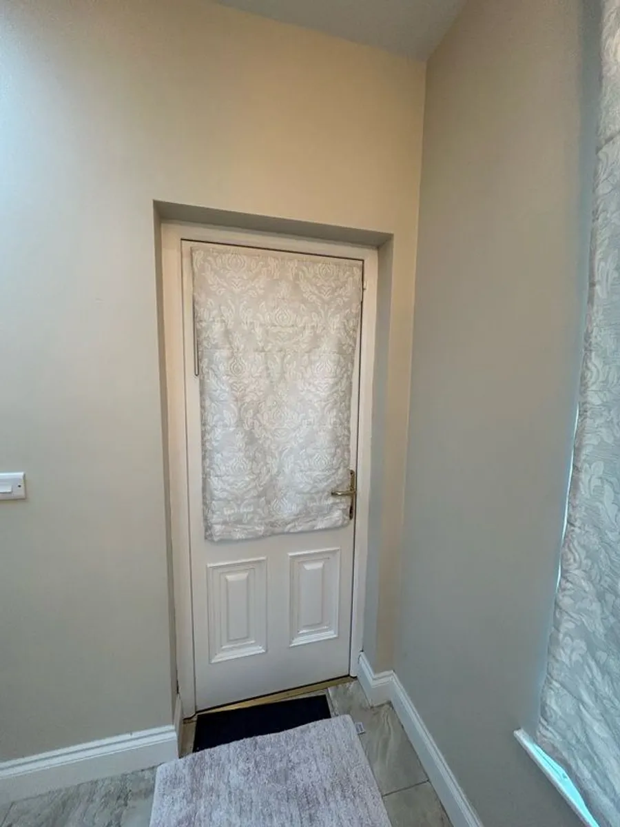 Festoon type Roman blind for kitchen window and door including fittings - Image 4