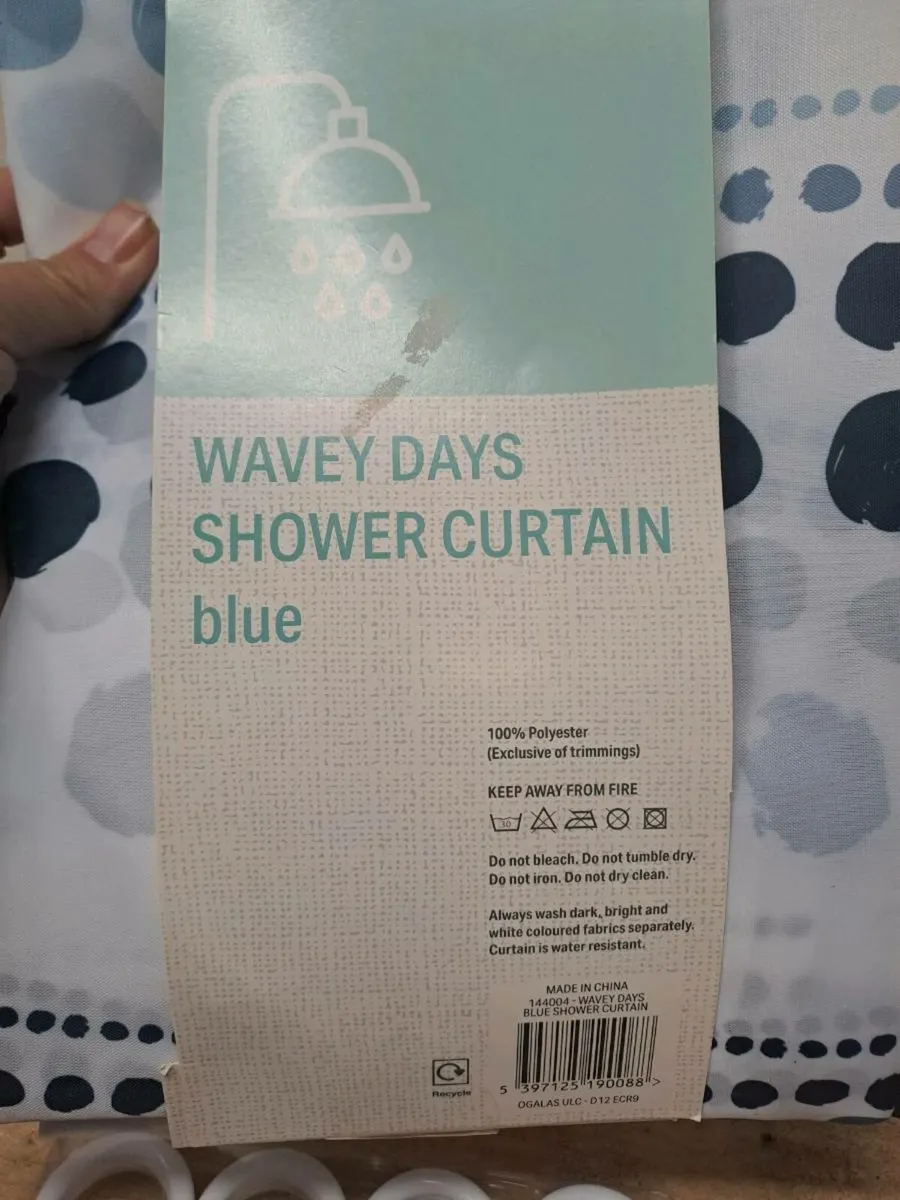 Wavey Days shower curtain - Image 4
