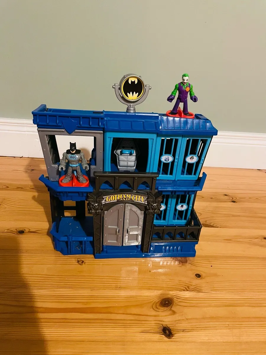 Batman Command Center & Gotham City Prison playset - Image 3