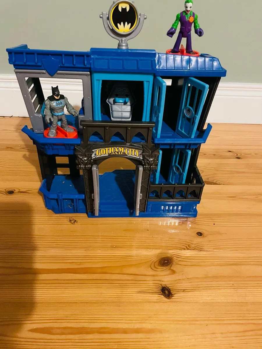 Batman Command Center & Gotham City Prison playset - Image 4