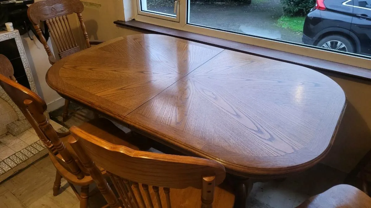 EXTENDABLE VINTAGE DINING TABLE - Image 1