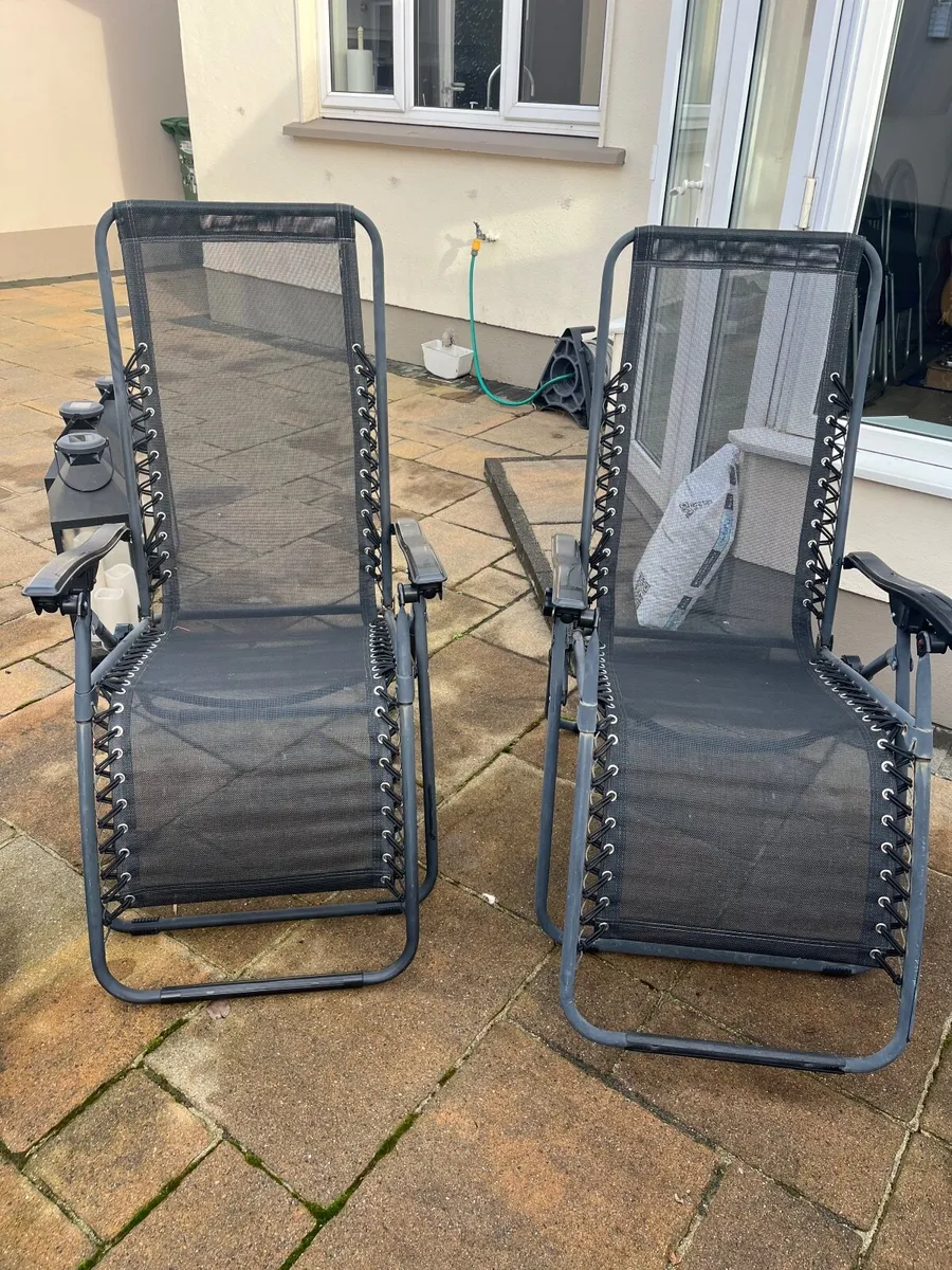 Two reclining garden chairs - Image 1