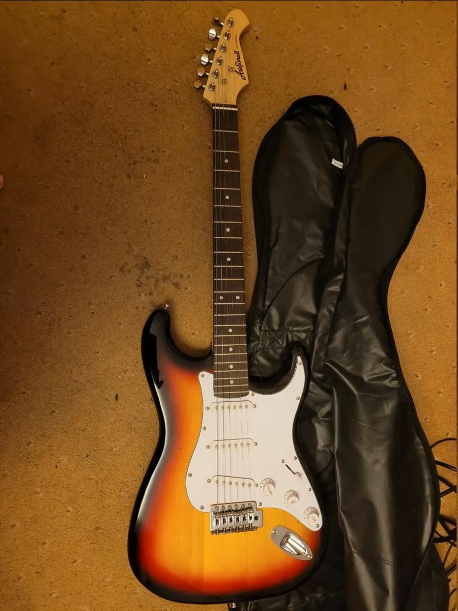 Guitar + AMP - Image 1