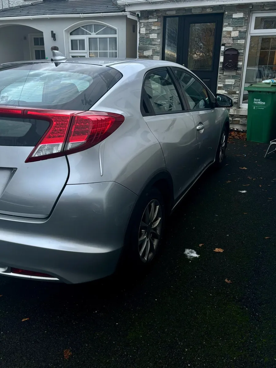 Honda Civic 2012 - Image 2