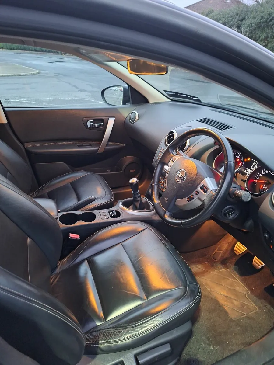 Nissan Qashqai 2012 executive model - Image 4