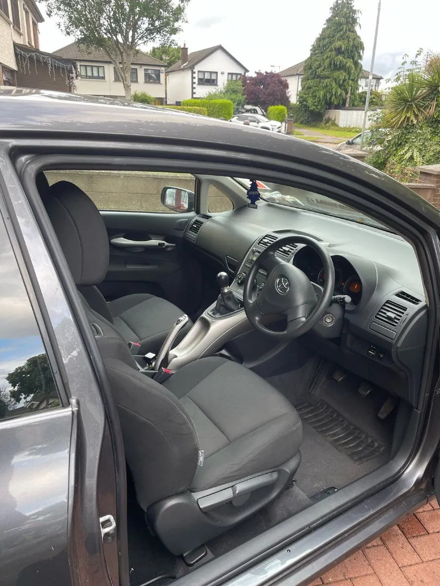 Toyota Auris 2007 - Image 2