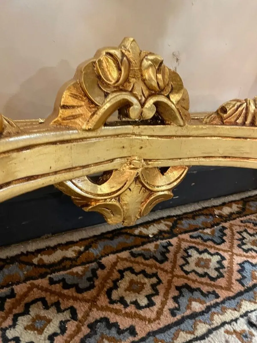 Elegant Gilt Carved Console Table with Marble Top - Image 3