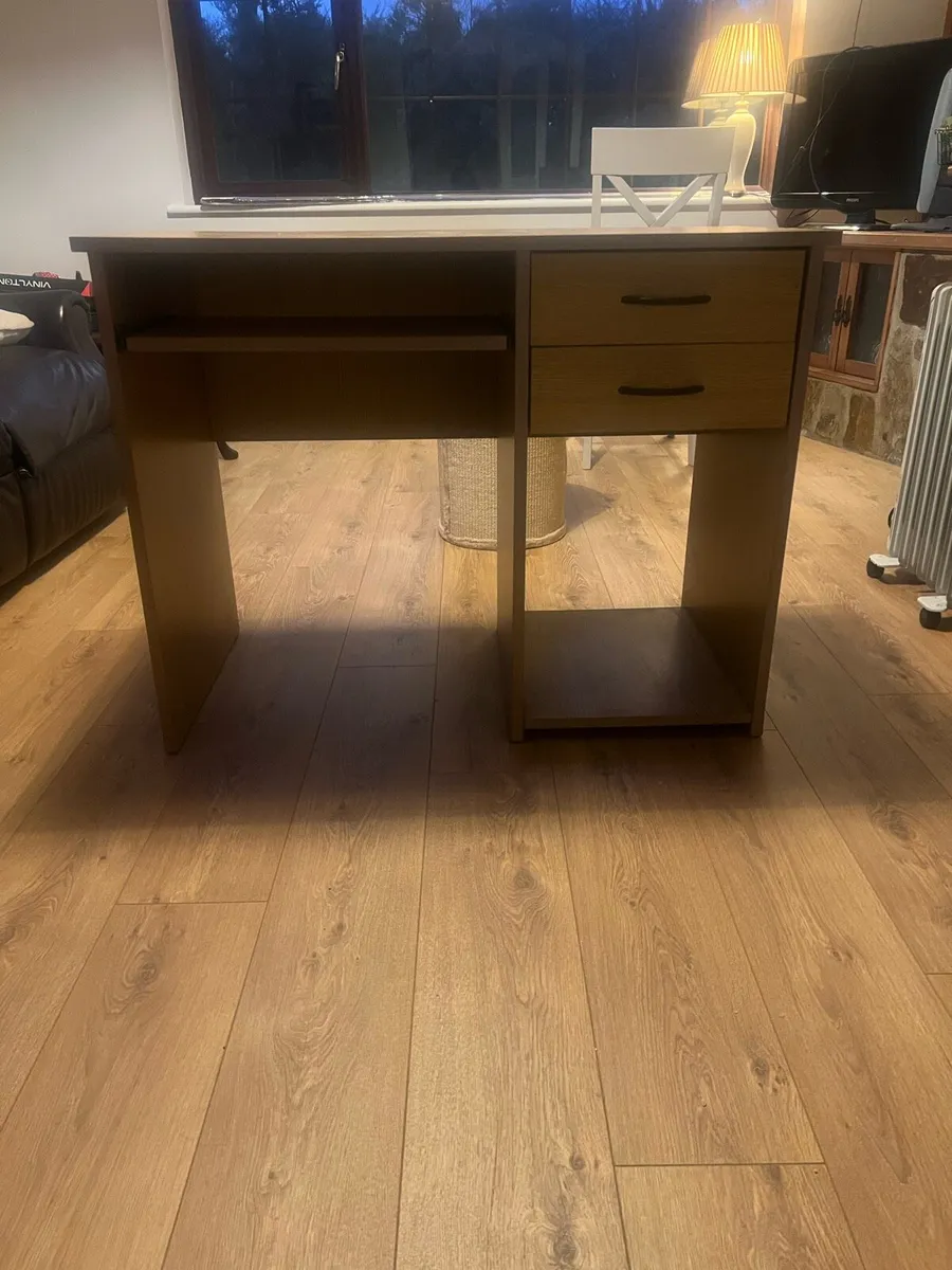 Office desk - Image 1