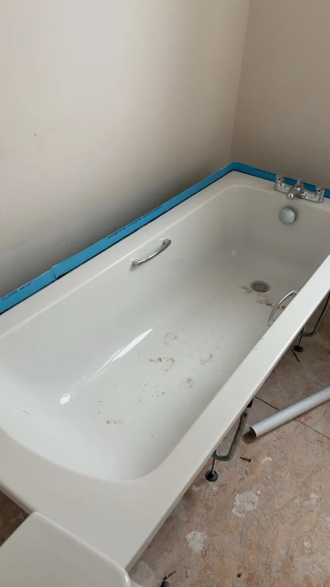 Bathroom ware & rads - Image 1