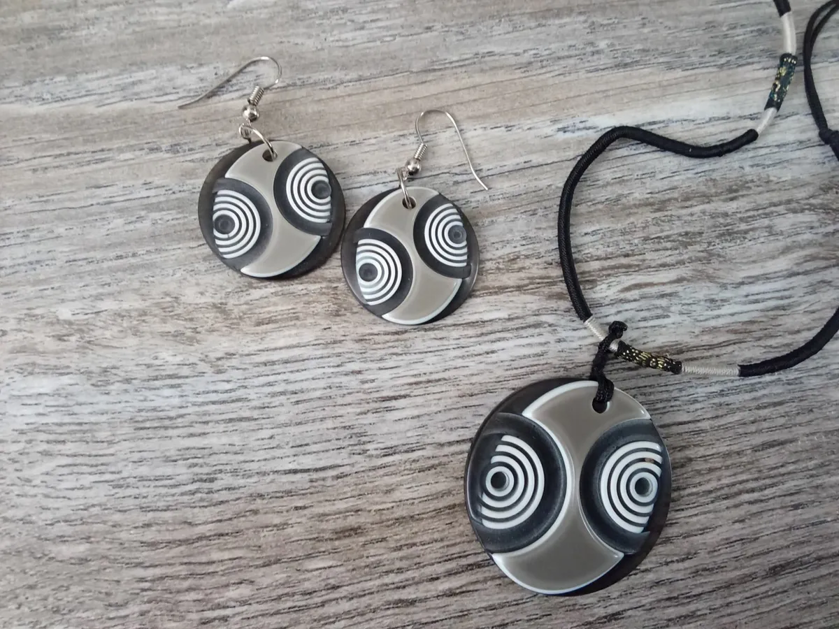 Charm Pendant Necklace/ Earrings Set. - Image 2