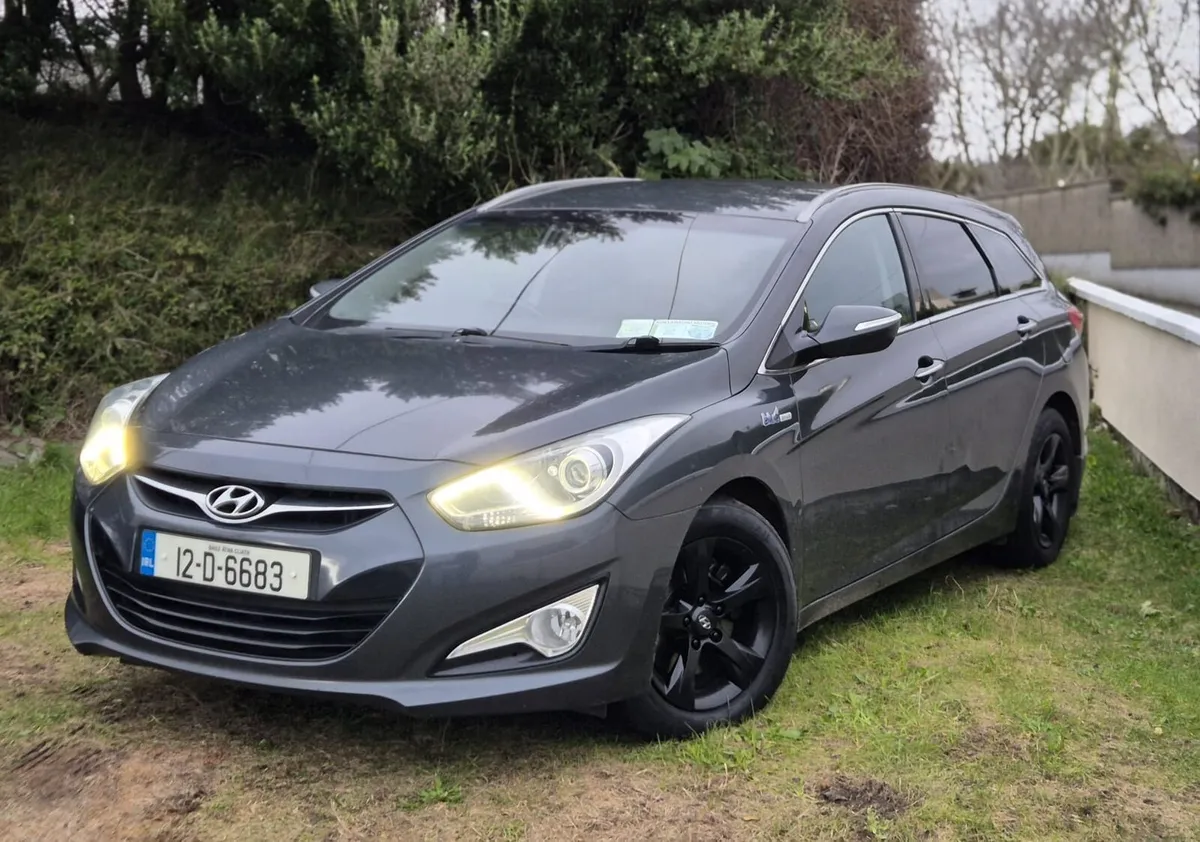 2012 HYUNDAI  I 40 NCT'D & TAX 04/26  ESTATE 220km - Image 1