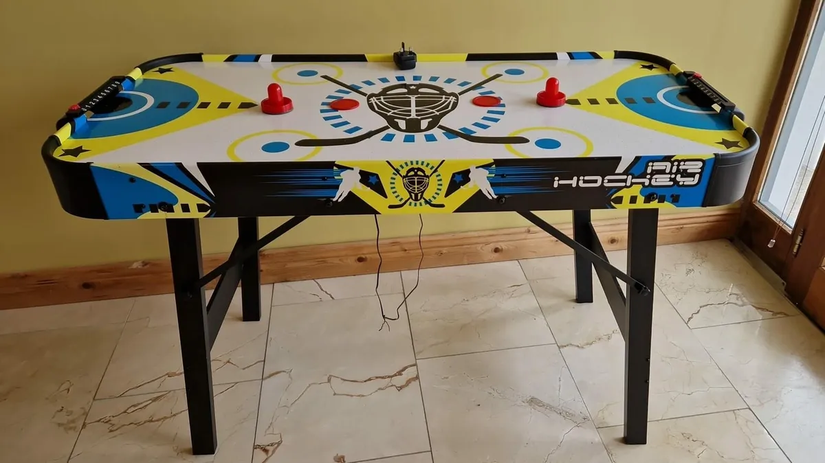 Air hockey table - Image 1