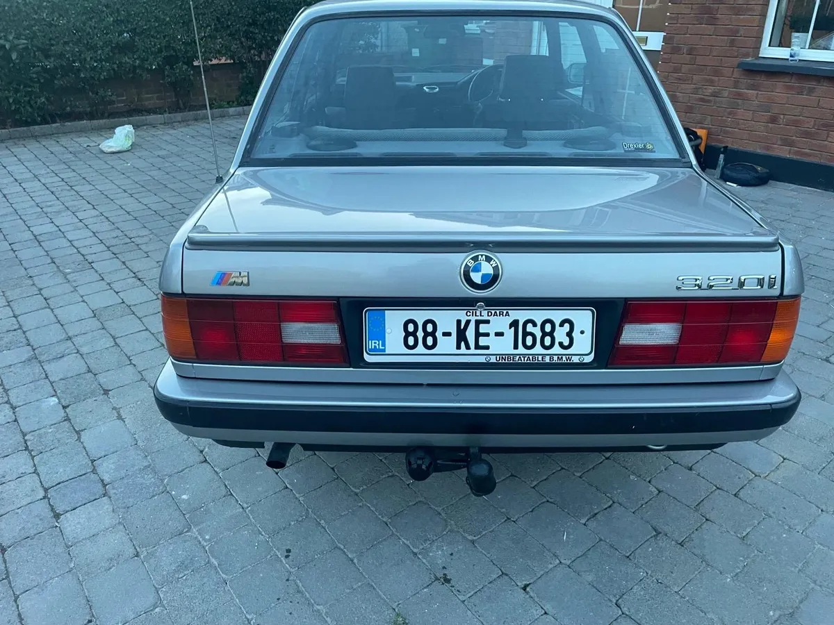 1988 BMW 320i SE - Image 2