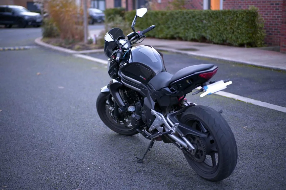 Kawasaki ER-6N (2013) - Image 2