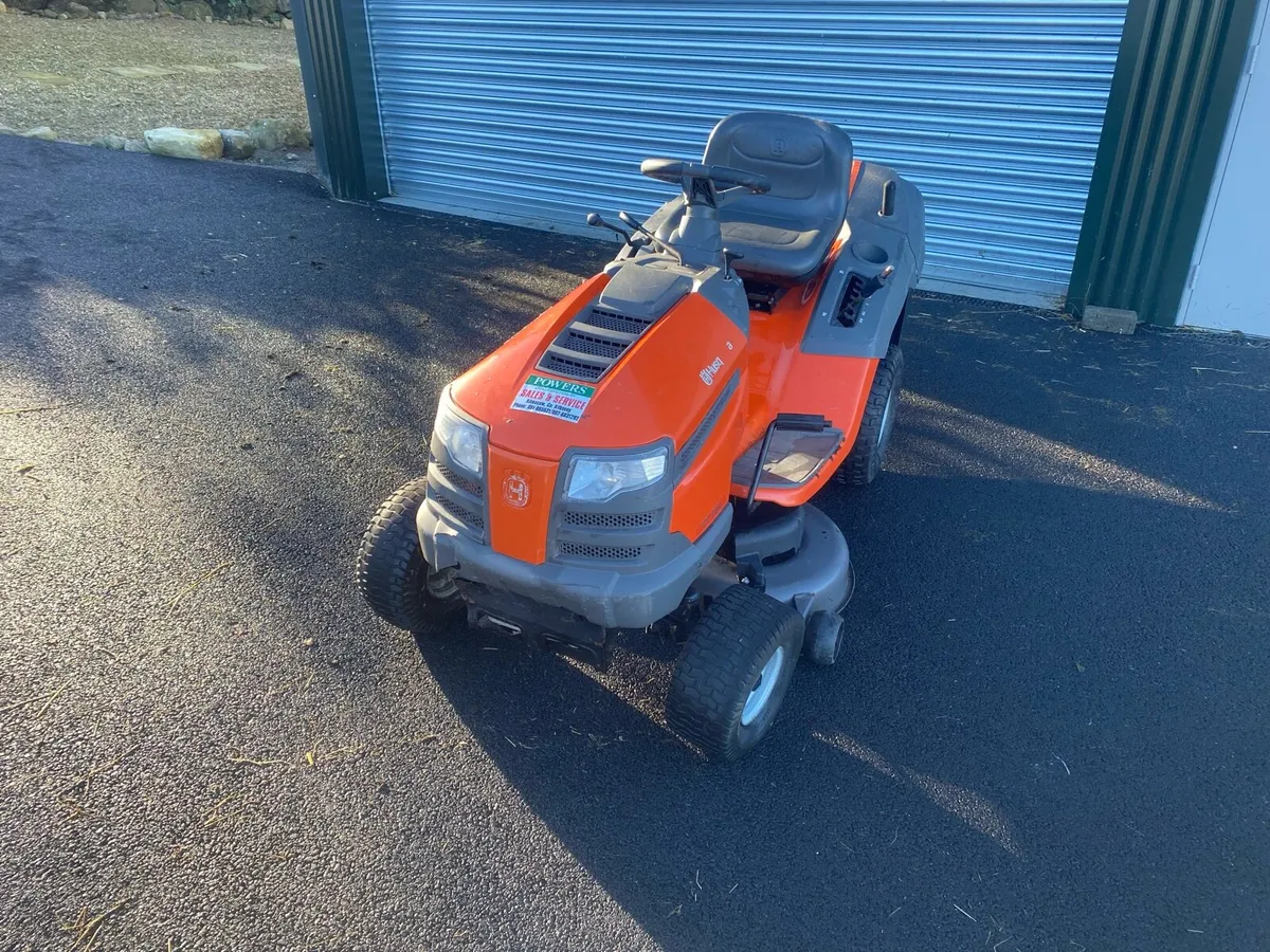 Ride on lawnmower - Image 1