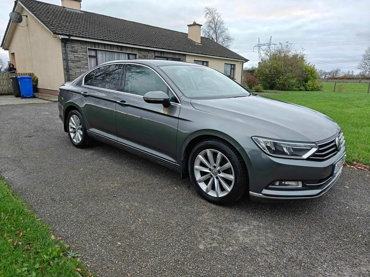 Volkswagen Passat 2017 - Image 2