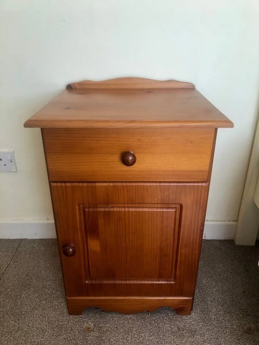 Pine bedside locker - Image 4