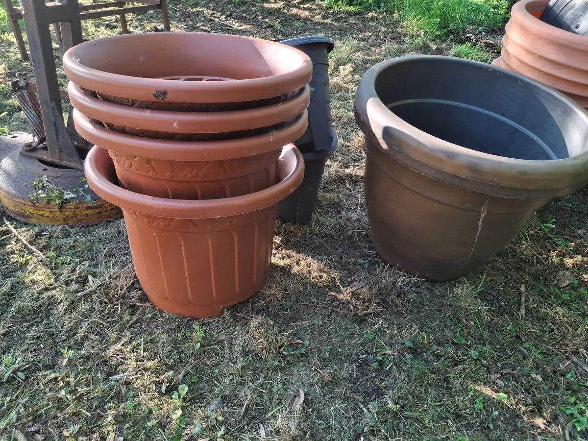 30 Heavy-Duty Garden Pots & Water tap container. - Image 2