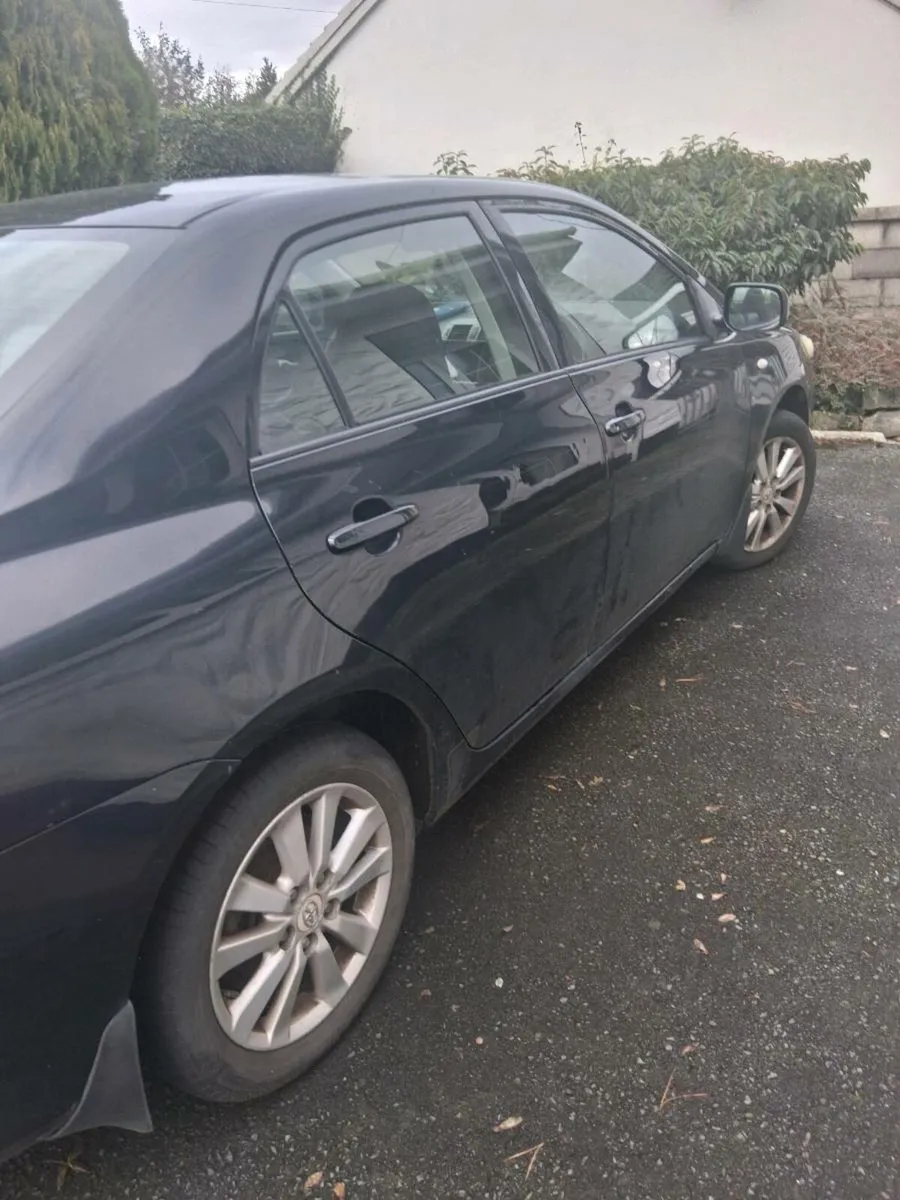 Toyota corolla - Image 2