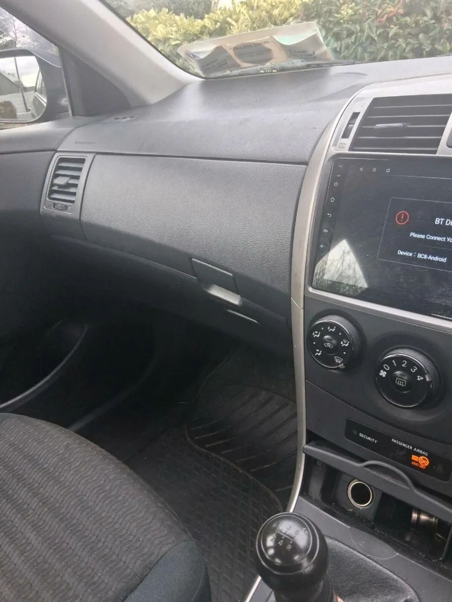 Toyota corolla - Image 4