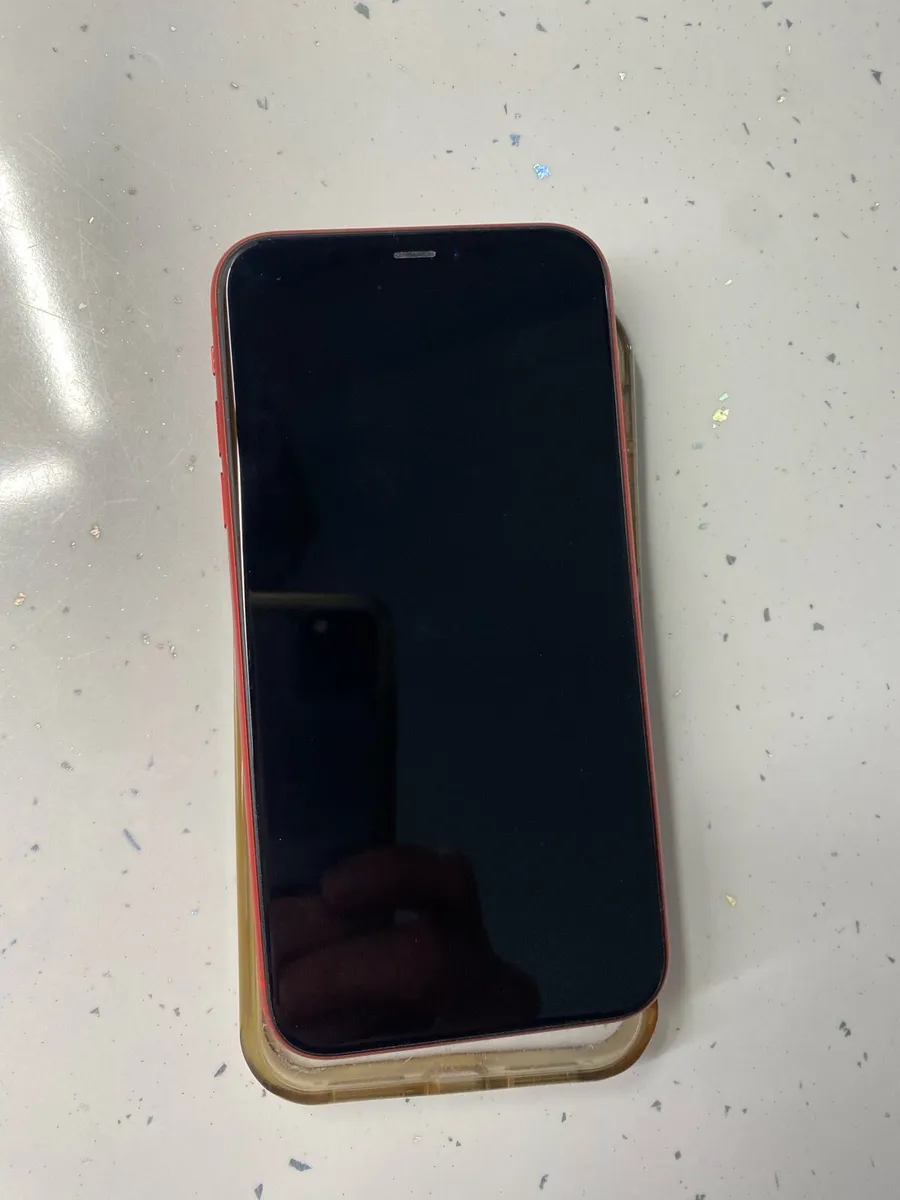 iPhone 11 64GB Red - Image 2