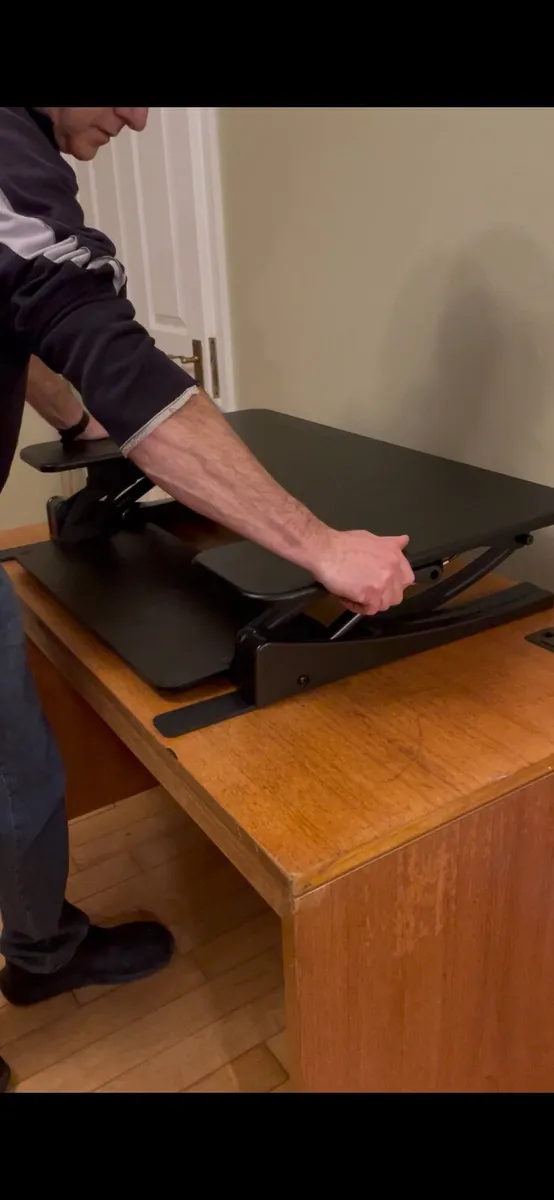 Sit to stand workstation - Image 1
