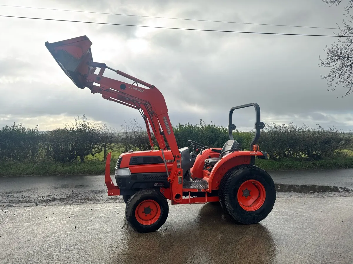 Kubota Compact Tractor with Loader - Image 1